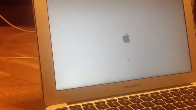 Белый экран "смерти" на MacBook. Как решить? смотреть онлайн