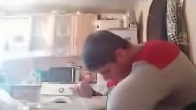 Komputersem ест борщ