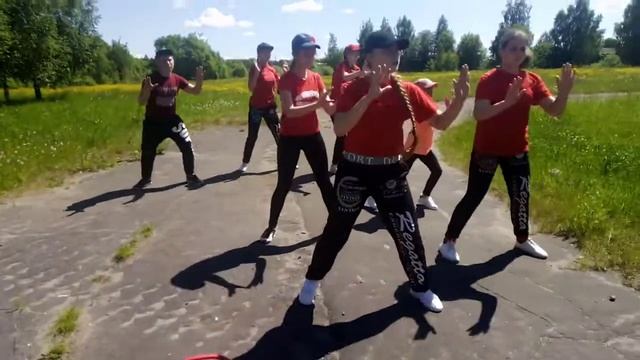 Танец современный под песню 