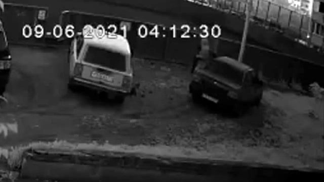 Мужчина украл из машины соседа автомагнитолу смотреть онлайн