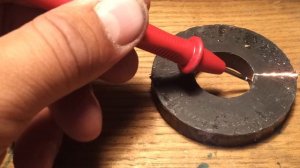 Резка магнита по графитовой дорожке. Как резать магнит. Как разрезать магнит. Как распилить магнит.