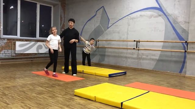 Акробатика | Дети смотреть онлайн