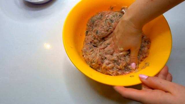 Вкуснейшие Хинкали по домашнему // Как приготовить идеальное тесто для хинкали, пельменей, варенико смотреть онлайн