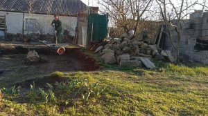 Подготавливаю площадку. Снимаю грунт.