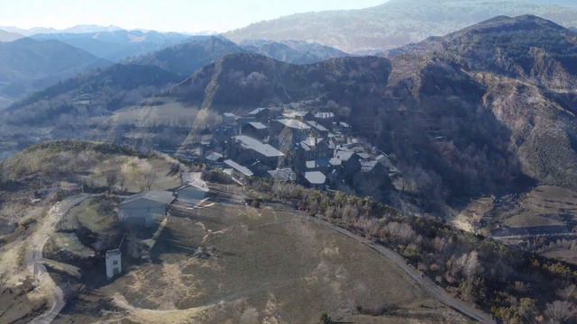 Finde guapo en el pirineo a vista de dron - DJI Mini 2 SE смотреть онлайн