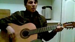 Валид  я сижу одинок у кофе за углом