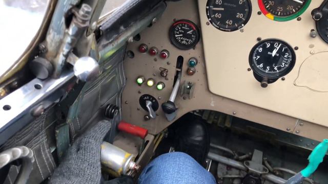 Старший сын катает меня по кругам на Як-52. смотреть онлайн