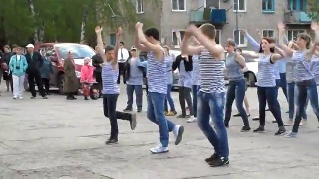 Флеш моб 6 мая в Уваровском кадетском корпусе смотреть онлайн