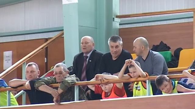 В Кузнецке прошли соревнования по мини - футболу. Апрель 2013 год. смотреть онлайн