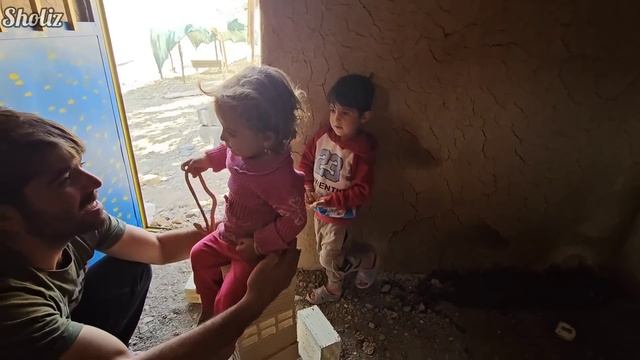 Building Shelves In A Tribal House: Story Of Independence And Cooperation Of A Nomadic Family??