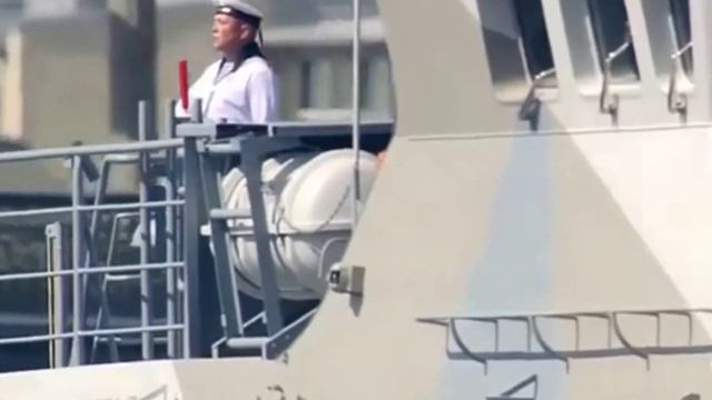 ЧЕРНОЕ МОРЕ КАЧАЕТ ВОЛНОЙ смотреть онлайн