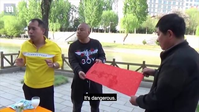 Китаец втянул жидкость носом и выбрызнул через глаз смотреть онлайн