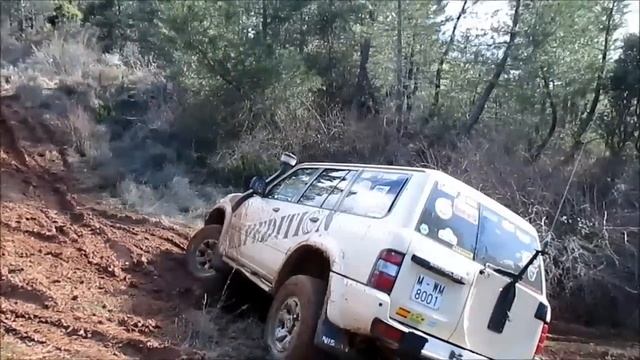 Toyota Land Cruiser KZJ90 Vs.  Nissan Patrol GR & Winch