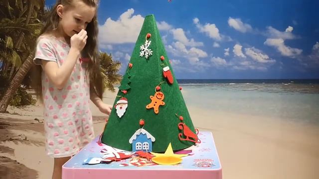 Каришка готовится к НГ. Наряжает елочку! Теперь у Каришки есть своя почти настоящая маленькая елка смотреть онлайн