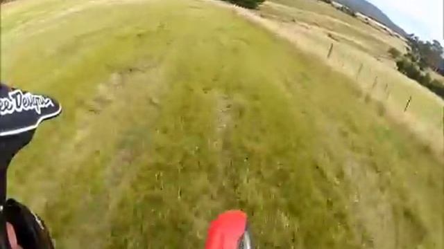 Testing GoProHero2 on 2009 CRF250R смотреть онлайн