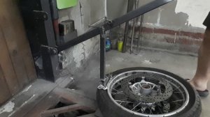 замена покрышки на мотоцикле