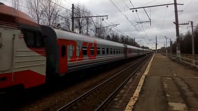 Электровоз ЭП10-002 с поездом№104М Брянск-Москва платформа Зосимова Пустынь 1.04.2016 смотреть онлайн