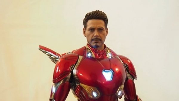 Hot Toys Iron Man Infinity War Mark 50 (L) Figure Review