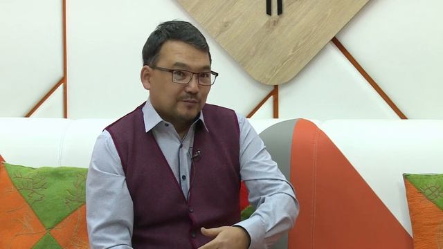 Өтө үнөмдүү саман үй кургуӊуз келеби?- эксперт куруучу Айбек Шаршенбаев жооп берет смотреть онлайн