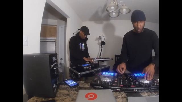 Quick Lil Session With @djkonquer #djlife #serato #pioneer #apple #beats #akai #akaimpclive #mpc