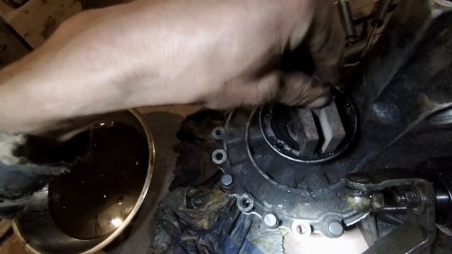 Фольксваген Гольф 3 ремонт КПП установка приводных фланцев смотреть онлайн