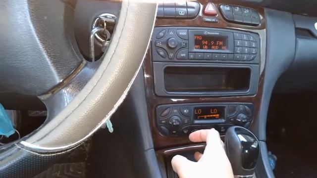 How to Refill AC air conditioner on Mercedes C320 C230 C240 C350 смотреть онлайн