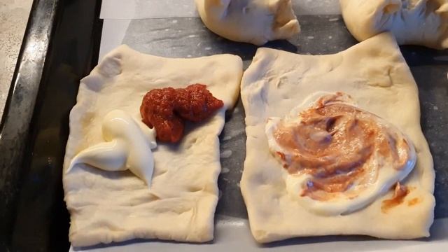 готовим слоёные пирожки #КУХНЯ смотреть онлайн