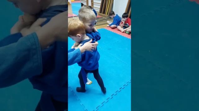 Тренировка по самбо для детей 4-7 лет в игровой форме ✊? смотреть онлайн