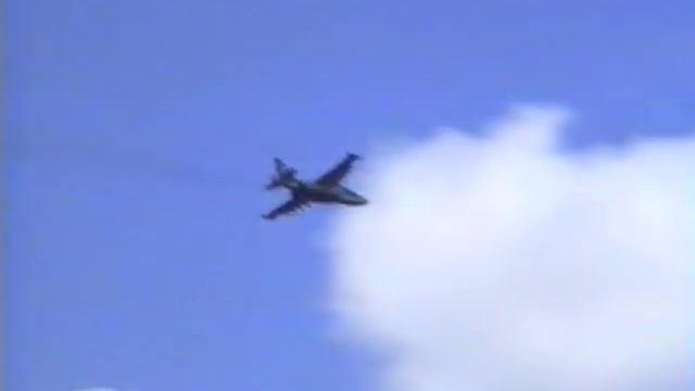 Су 25 высший пилотаж над ВПП // Su 25 Aerobatics Above The Runway