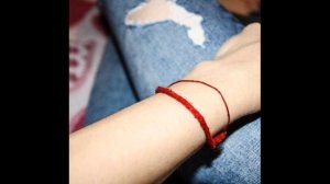 Что означает Красная Нить на запястье?