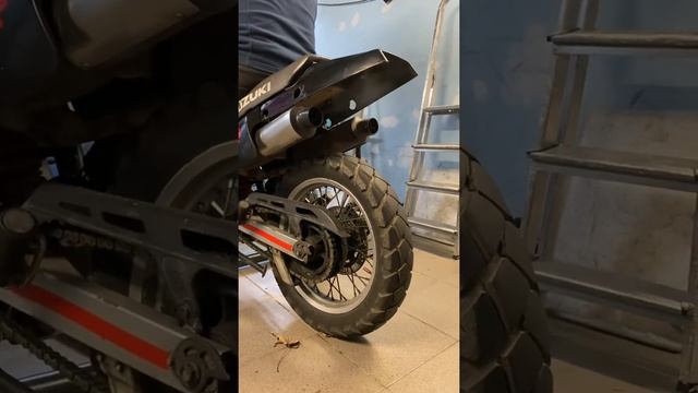 Suzuki DR 650 sound clip смотреть онлайн