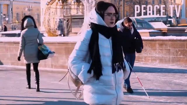 Пранк слепой уронил 10 миллионов рублей, реакция прохожих смотреть онлайн