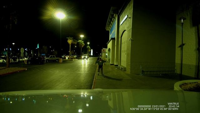 Grocery Store Customer Walks Outside And Starts To Gets Groovy To I'll Be Around By The Spinners смотреть онлайн