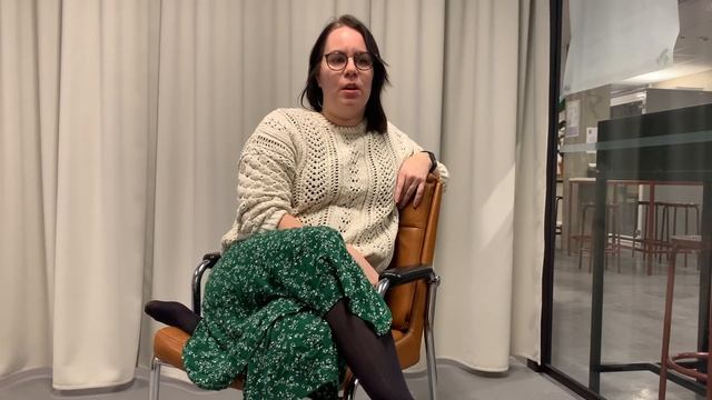 WIKITONGUES: Eveliina speaking Finnish смотреть онлайн