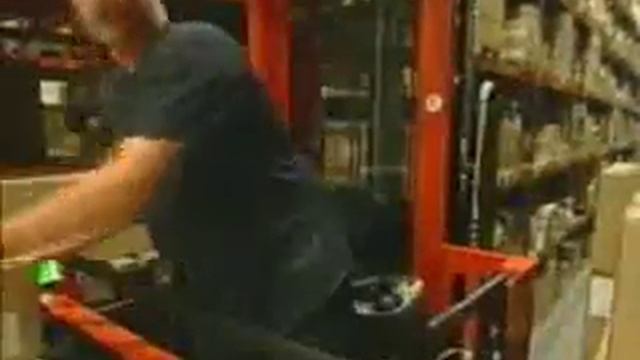 Узкопроходные штабелеры BT Vector смотреть онлайн