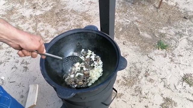 Участок с нуля. Строим дом. Делаем обналичку на окна. Готовим в казане. смотреть онлайн