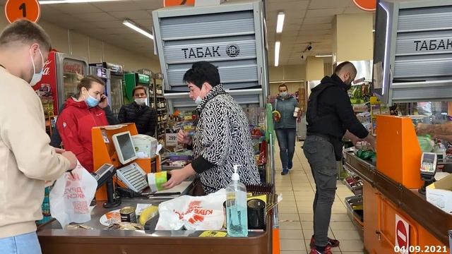 УДАРИЛИ ОПЕРАТОРА ТЕЛЕЖКОЙ! РАСКАТАЛИ ДИКСИ ПО ЗАКОНУ! смотреть онлайн