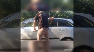 Как открыть дверь если ключ остался внутри skoda fabia 2