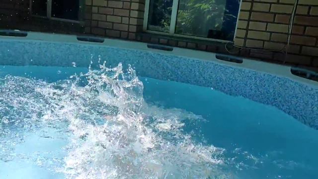 Чемс Прыгает в воду смотреть онлайн