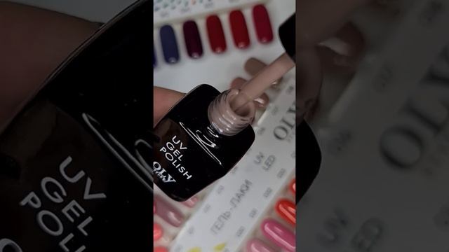 OLYSTYLE гель-лак для ногтей тон 018 какао смотреть онлайн