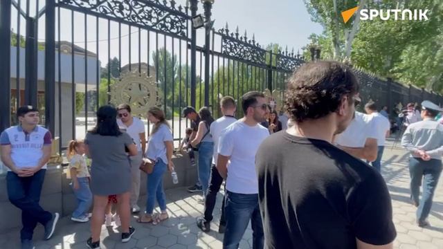 Акция протеста у здания Национального собрания Армении смотреть онлайн