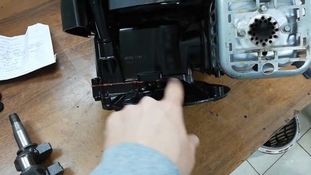 Типичная поломка газонокосилки. Загнули коленвал и порвали корпус. смотреть онлайн