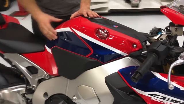 НОВАЯ HONDA CBR1000RR 2017, Краткий обзор [Motorcyclist Magazine на русском]