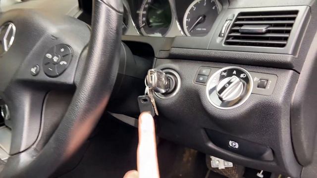 Mercedes W204 Coolant Leak (Diesel Filter Housing Replacement) & Infamous Steering Lock Issue DELET смотреть онлайн