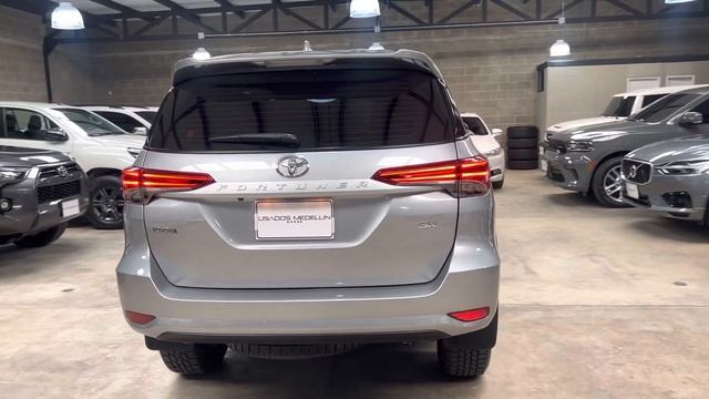 TOYOTA FORTUNER SR 2.4 DIESEL EURO6 2023 смотреть онлайн