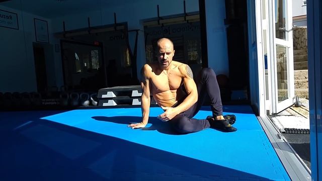 Najbolje Vježbe Za Trbuh: Kako Pravilno Raditi Hollow Body Vježbu смотреть онлайн