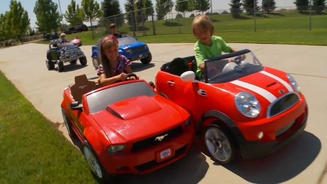Power Wheels Demolition Crash Racing смотреть онлайн