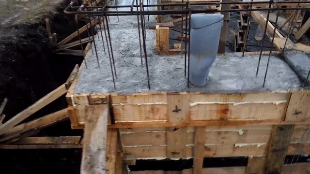 043 Стройка дома своими руками. Залили второй ярус стен