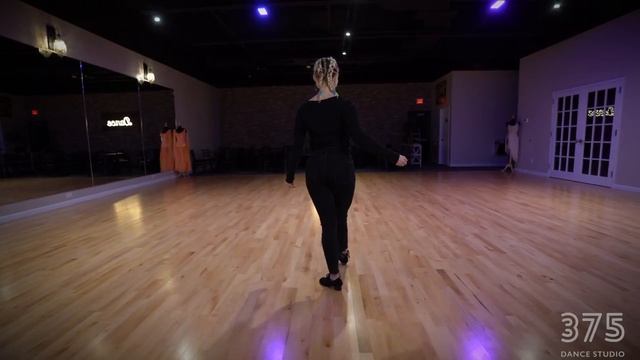 Spins and Turn in Latin American Dancing _ Three Step Turn, Spiral Turn and Hip смотреть онлайн