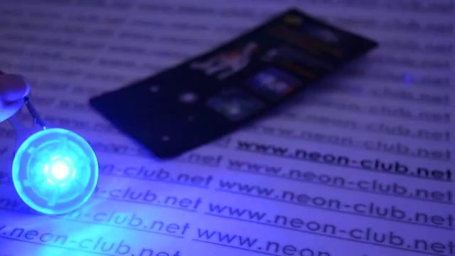 Светящийся брелок с карабином на ошейник смотреть онлайн